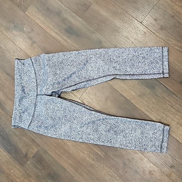 Lululemon wunder  under Black and white capri leggings 6 - Picture 1 of 9